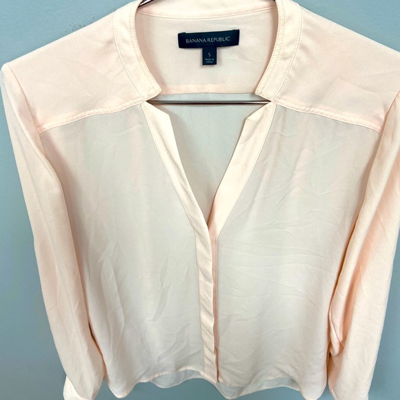 Banana Republic Sheer Pale Pink V- Neck long Sleeve Blouse Size S. - Picture 2 of 6